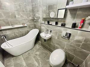 Bathroom - click for photo gallery